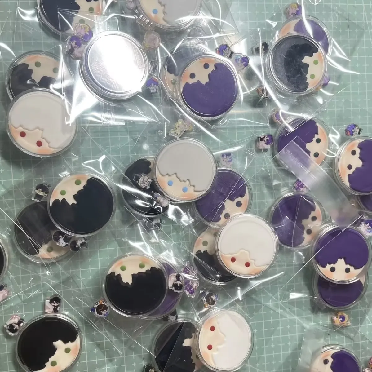 "사랑과 깊은 공간" "빛과 밤의 사랑" 점토 수제 만화 전시회, 무료 창작 수제 흔들 카드(결함 있음)