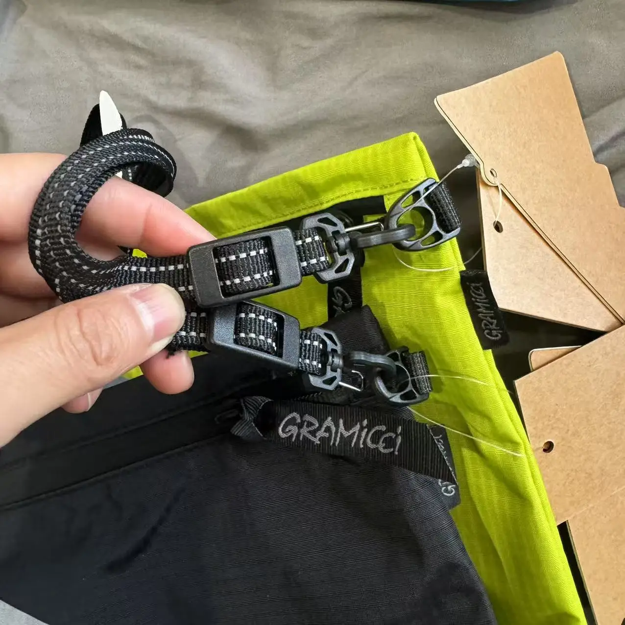 وحقيبة حبال مثلثة عاكسة للجنسين حقيبة رياضية كروس للمشي لمسافات طويلة وركوب الدراجات على الصدر حقيبة هاتف مقاومة للماء وخفيفة الوزن كاجوال