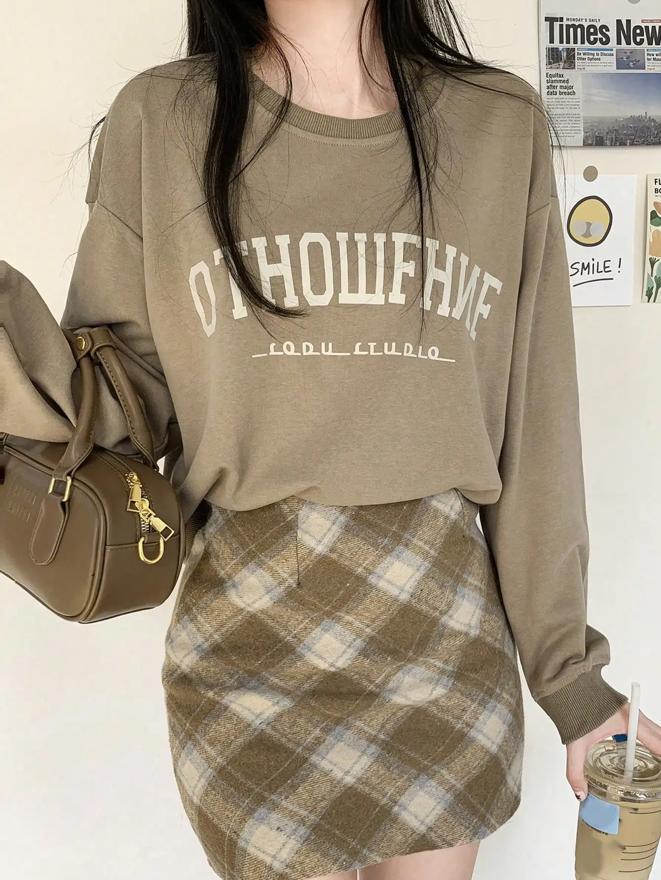 Korean Chic Autum American Retro Printed Letter Sweatshirt Lazy Style Loose Slimming Look Round Neck Pullover Top for Women