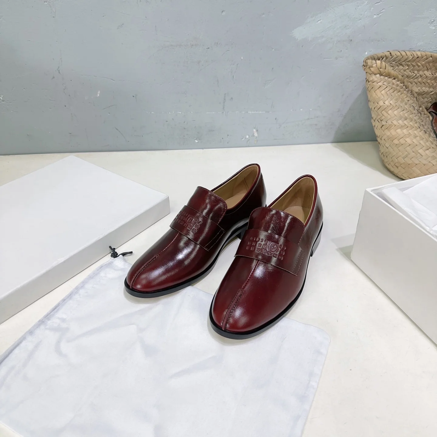 

Новые роскошные женские лоферы в британском стиле из натуральной кожи с разрезом на носке, стройнящие и универсальные, маленькие кожаные туфли