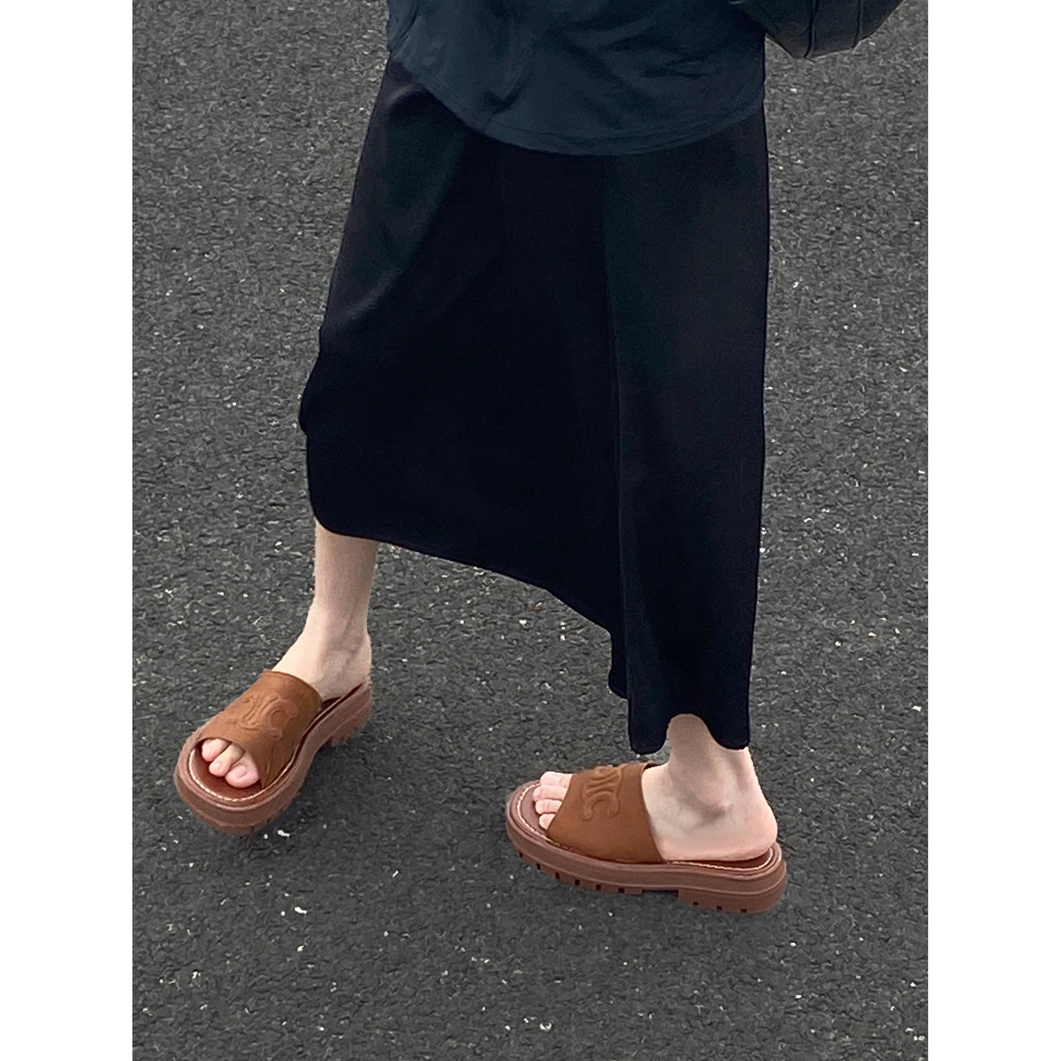 

Кожаная версия ~ простые коричневые повседневные сандалии Thi Bot с круглой головкой, женские летние уличные пляжные крутые тапочки