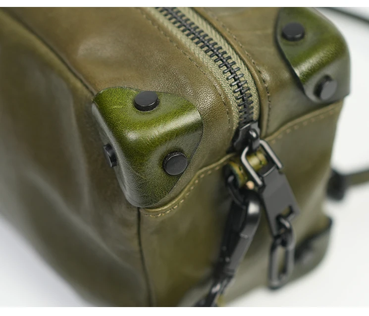 PNDME einfache Vintage-Umhängetasche aus hochwertigem Echtleder für Damen, luxuriöse handgefertigte Rindsleder-Schultertasche für Outdoor-Reisen. – Detail 11
