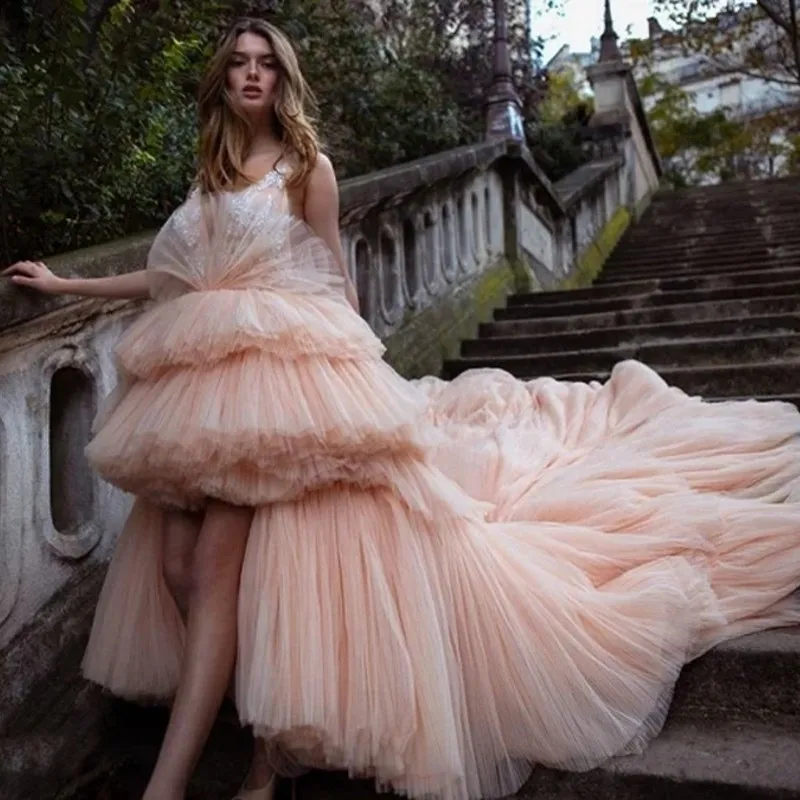 

Gorgeous Peach Pink High Low Tiered Tulle Prom Gowns Pearls Beaded Puffy Tulle Bridal Dresses Double V-neck Formal Dress