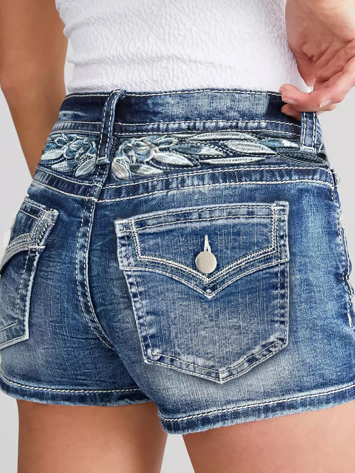 

Модные женские джинсовые шорты с вышивкой 2025 года, винтажные потертые летние короткие джинсы, женская мода