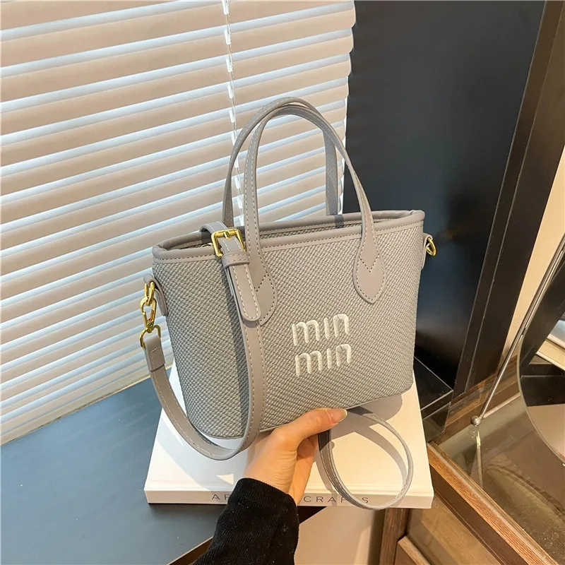 The 2025 New Women's Bag, A Large-capacity, Light Luxury Single-shoulder Bag, Is Woven and Versatile for Commuting