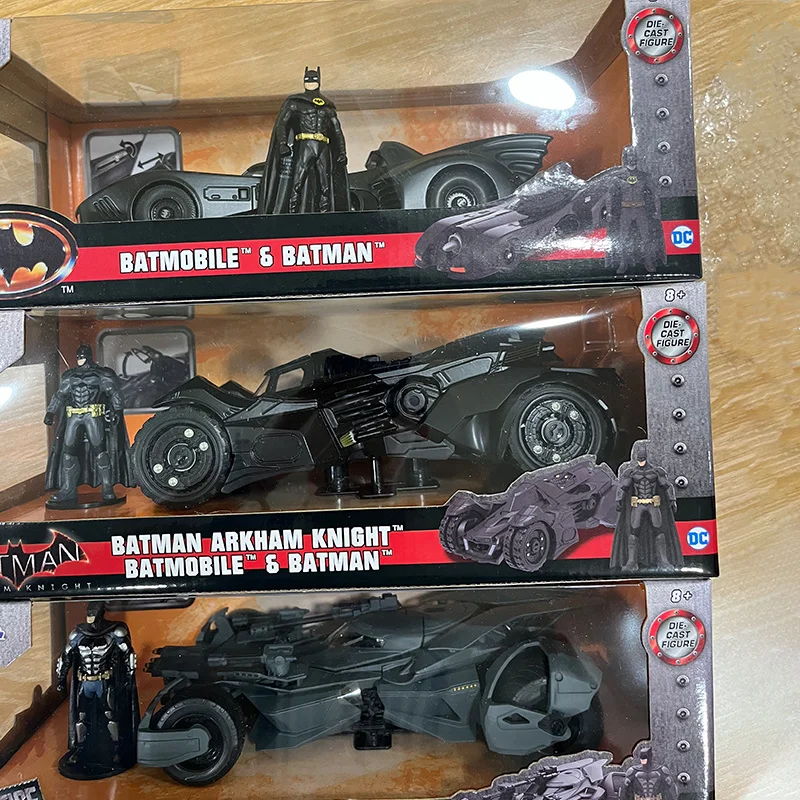 

Подлинная колесница «Бэтмобиль Темного Рыцаря» Jada 1:24 с фигуркой куклы, классическая серия фильмов, коллекционная ограниченная серия, модель автомобиля из сплава