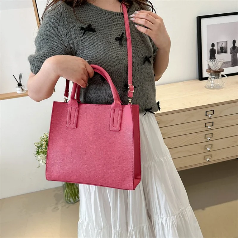 

High End Gym Bag Waterproof Large Capacity Separate Shoe Compartment Fitness Tote