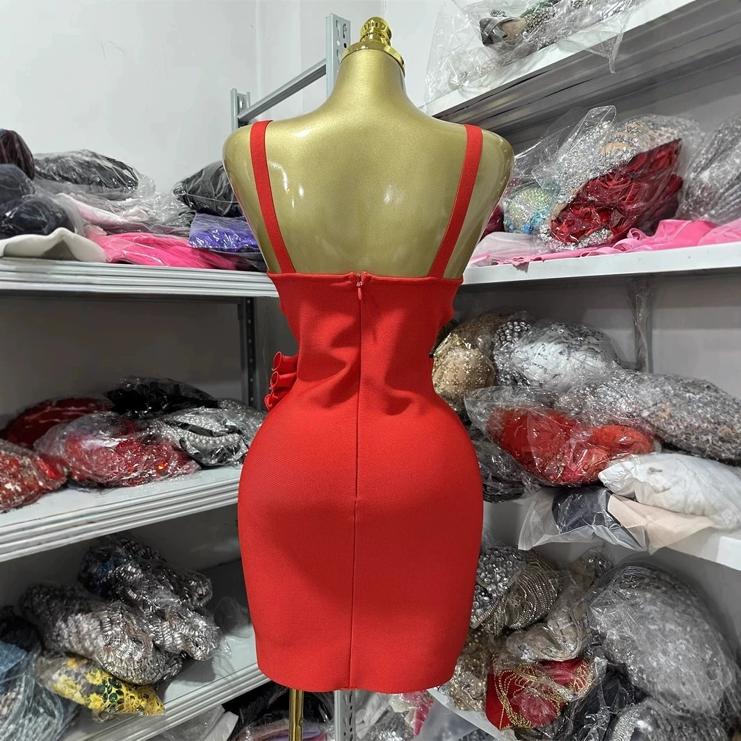 2025 ฤดูร้อนสีแดงผ้าพันคอยืดหยุ่นสปาเก็ตตี้สายคล้องคอ V คอ Appliques ตัด Bodycon MINI Celebrity Evening Club PARTY Dresses