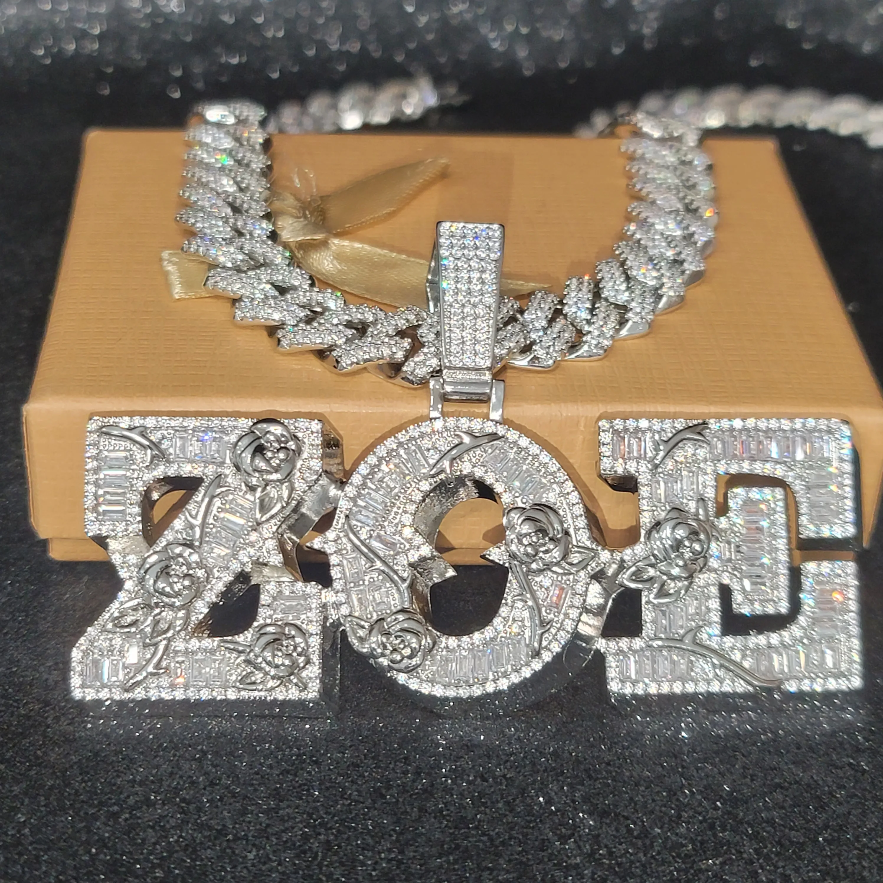 Personalizowany wisiorek z lit – Body Jewelry Back recenzja i cena