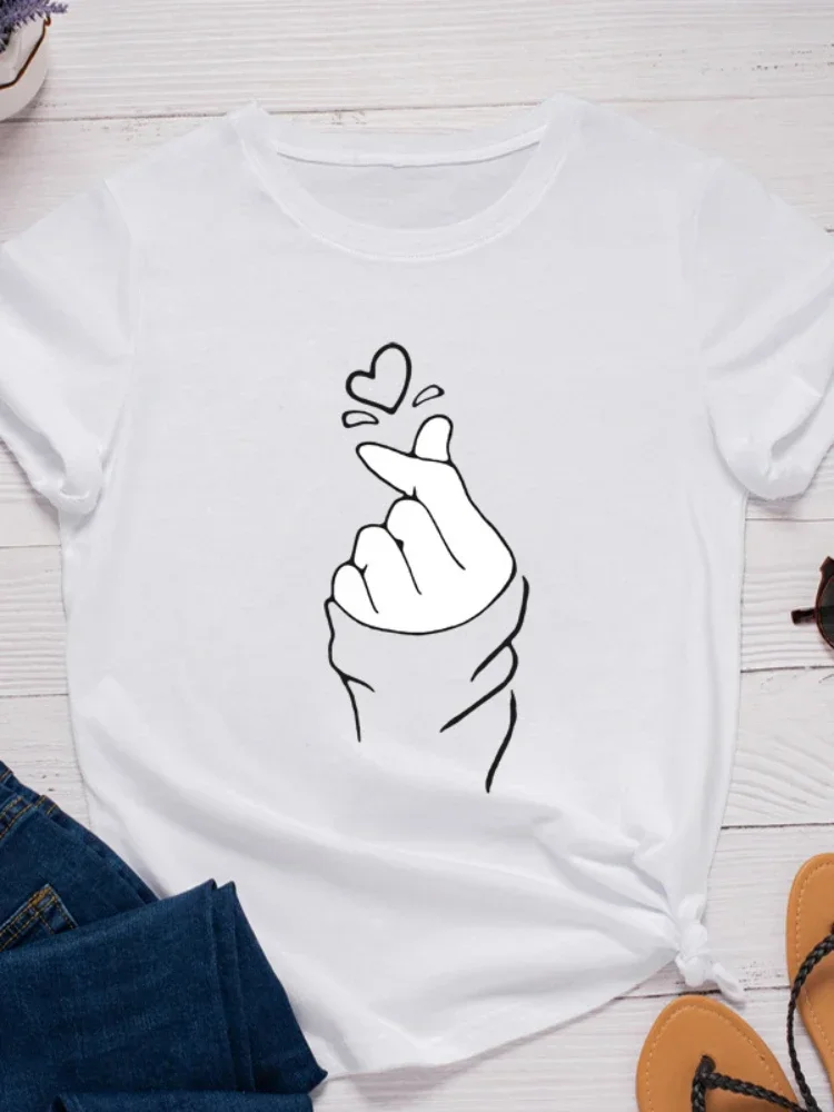 2026 New Stylish Short-sleeved Crew Neck Tshirt for Women Feature A Design with Fingers and Hearts Printed on Summer Personality