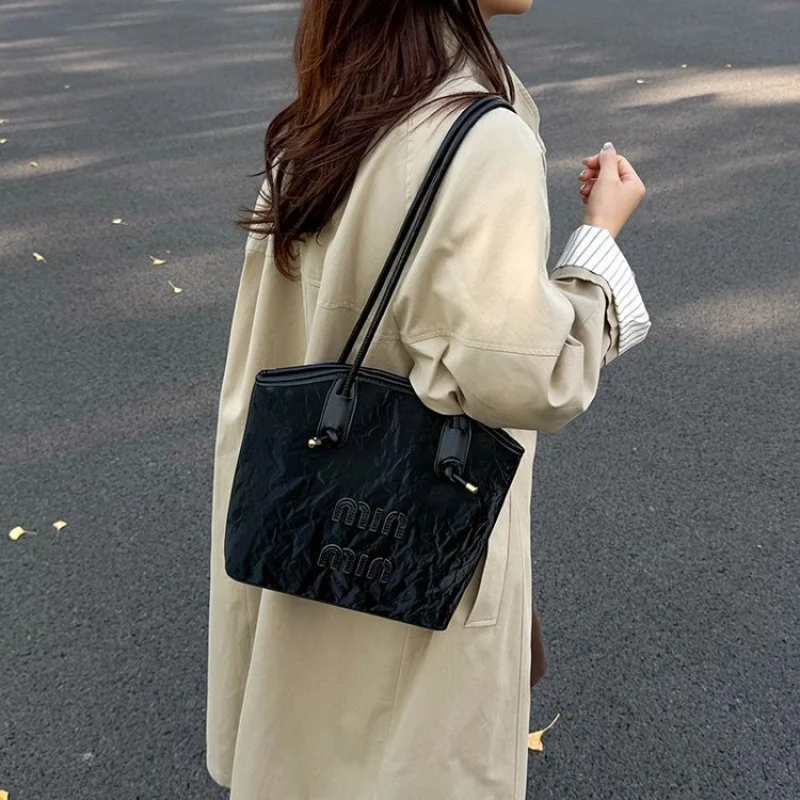 Luxury Women's Crossbody-Bag Crafted From Durable Leather Featuring Popular Classic Elegant And High-End Vintage Look​