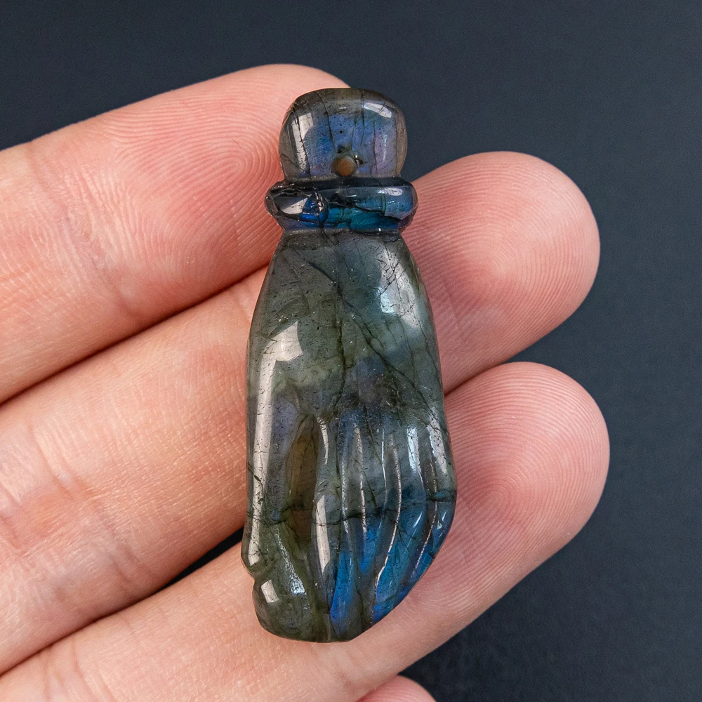 

1Pcs Natural Blue Flash Carved Labradorite Stone Pendants 43X17X8MM Foot shape Pendant Gemstone for Necklace