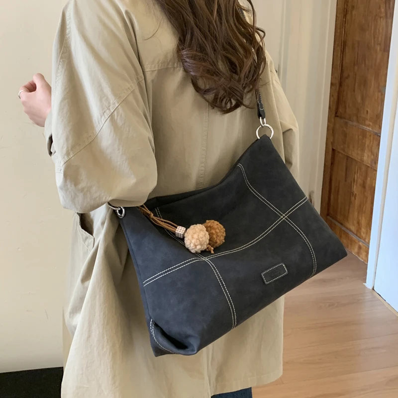 

Unique Minimalist Vintage Fashionable Bag With Classic Leather Design And Large Capacity For Women Casual Crossbody Use