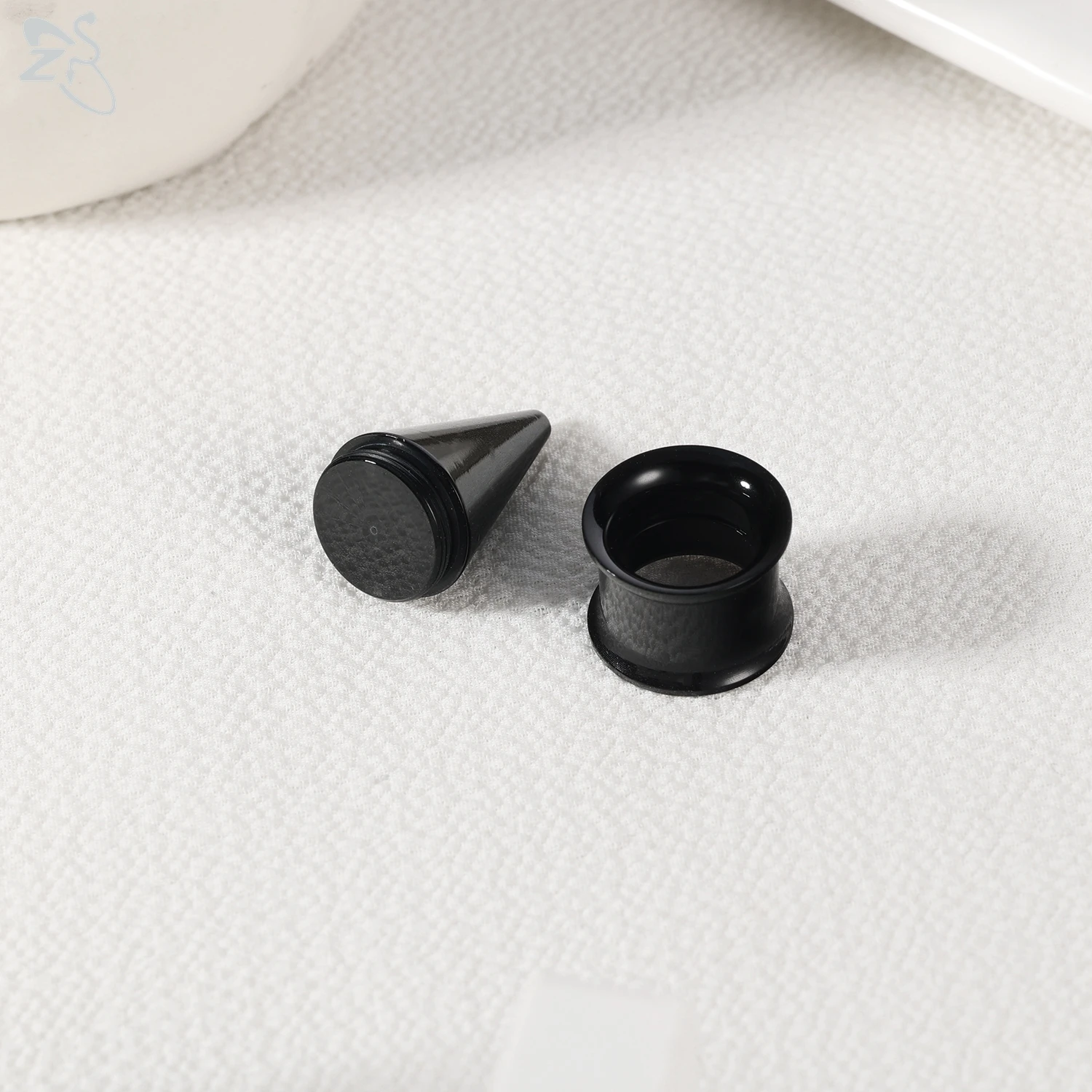 ZS 1 Pair Acrylic Spike Shape Ear Plug And Tunnel Black Ear Stretchers 3-20MM Flesh Expansion Stretcher Body Piercings Jewelry