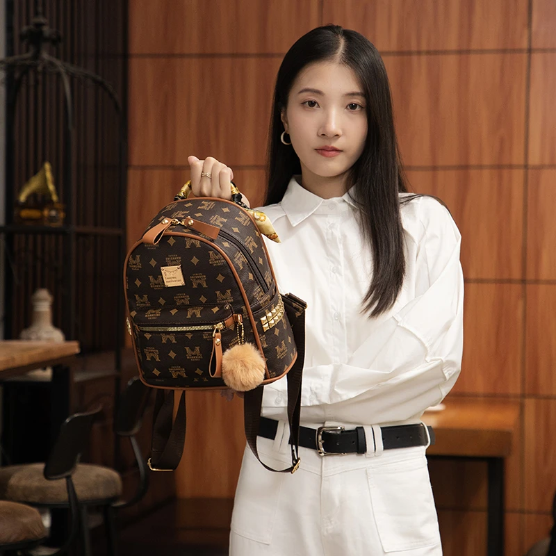 

Premium Chic Simple Clutch Mini Bag For Women Party Elegant With Letter Logo And Leather Finish Vintage