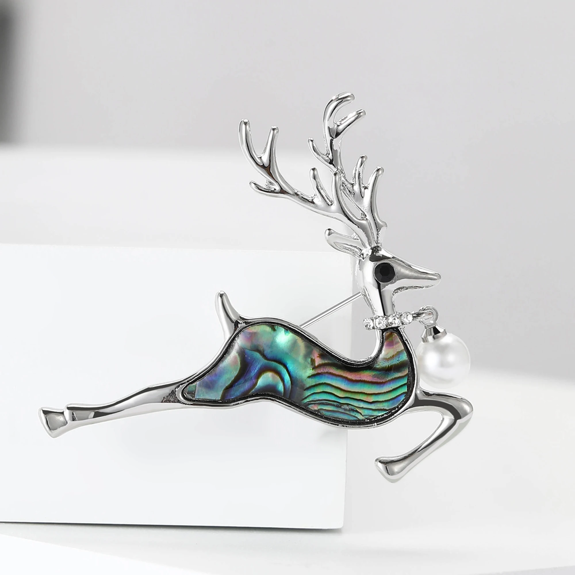 Shell Dolphin Brooches for Women Pearl Sea Life Animal Plant Pins Event Party Backpack Decoration Clothes Accessories