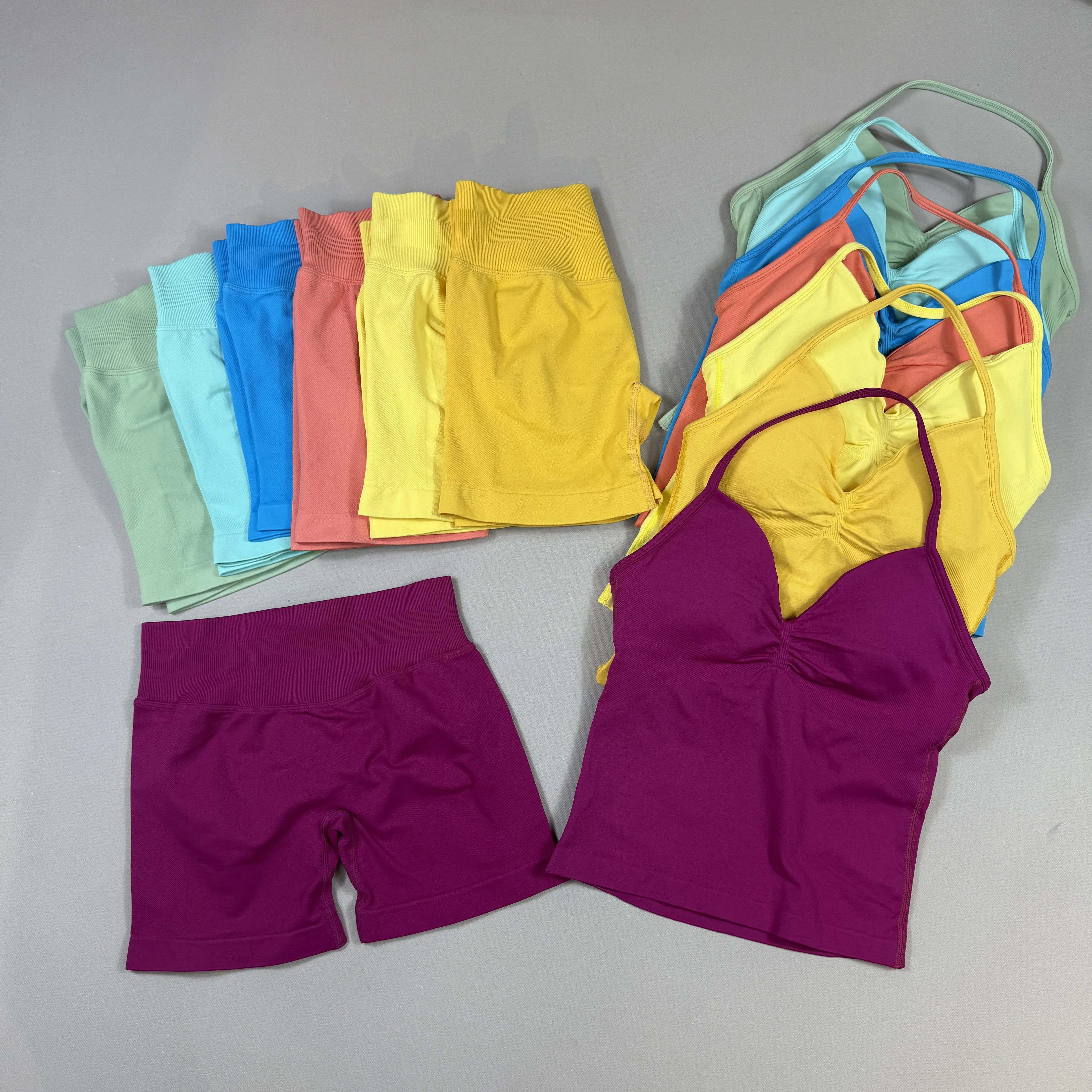 

Спортивная одежда из двух предметов, спортивная одежда, женский комплект для йоги, бесшовный ударопрочный жилет с открытой спиной, шорты с подтяжкой бедер, затягивающие шорты с высокой талией