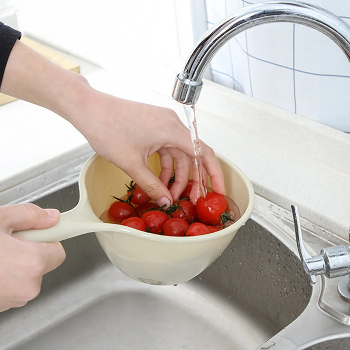 

1pc Kitchen Water Ladle Plastic Bathing Scoop For Home Garden Shower Camping Khaki Multi Purpose Water Dipper Tool