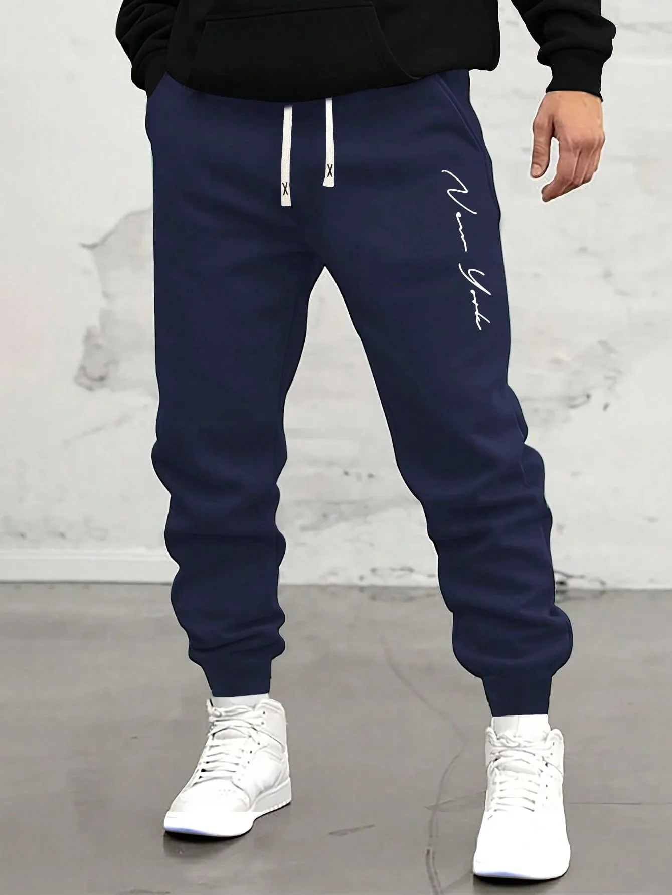 Neue Herbst- und Winterkollektion: Herren-Jogginghose mit Schriftzug-Print, atmungsaktiv, leicht, bequem und modisch für die Freizeit. – Detail 8