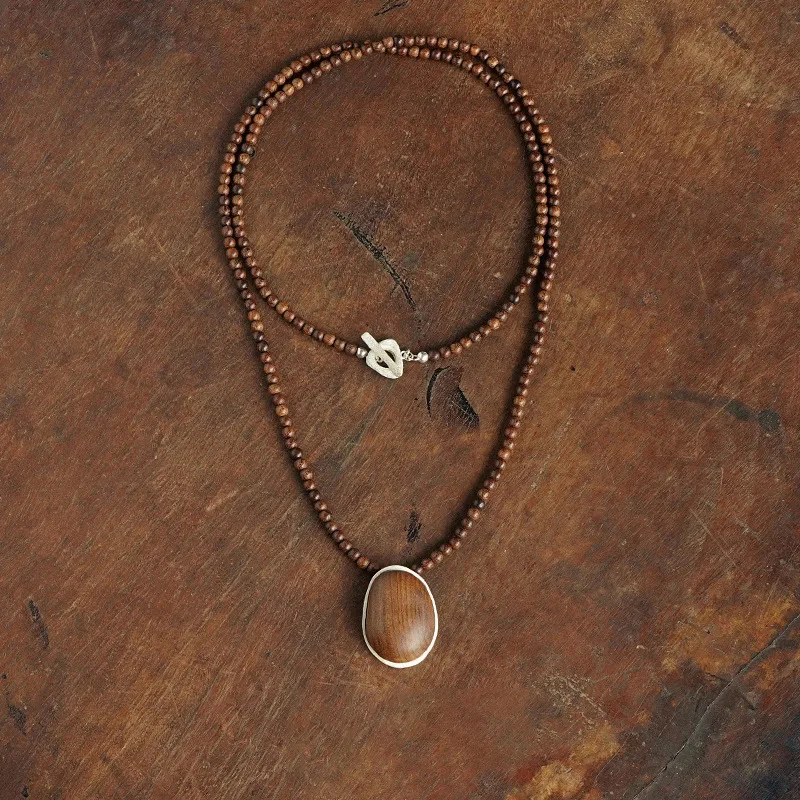 

Blogger with The Same Ebony Outline Long Necklace Niche Design High-end Handmade Beaded Sweater Chain Women