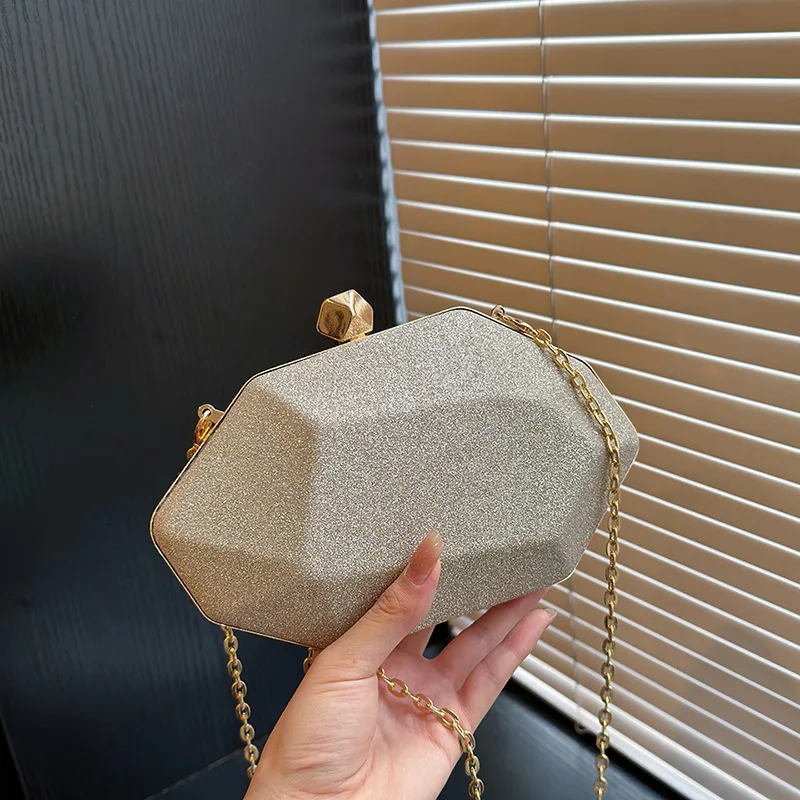 2025, designer 3D-avondclutch voor dames, asymmetrische galageldemonnee, geometrische cocktailtas metalen frame, luxe avant-garde