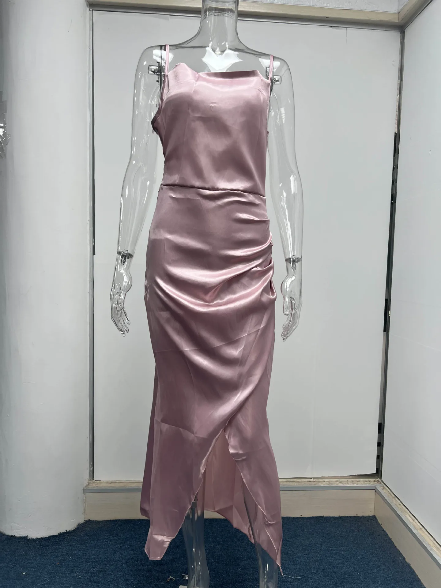 Damen Frühlings-Neuheit: Europäisch-Amerikanisches High-End Sexy Spicy Girl Kleid mit tiefem Ausschnitt und Satin-Rückenschlitz – Detail 26