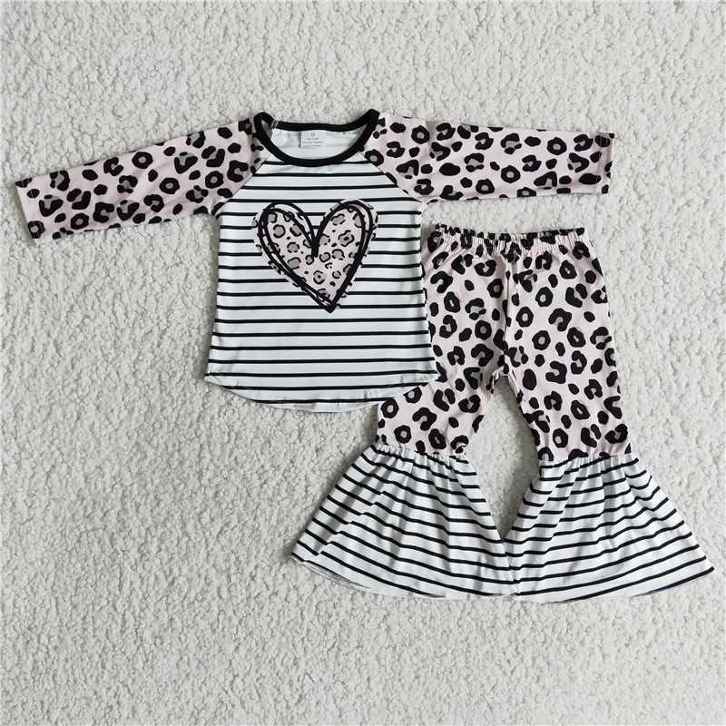 

Baby Girls KidsTop Valentine's Day Heart Leopard Print Long Sleeve Flared Pants Set Boutique Children Clothing Wholesale