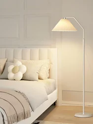 Lámpara de pie LED de estilo nórdico de lujo con diseño plisado, luz de ambiente Vertical Simple para sala de estar, sofá, dormitorio