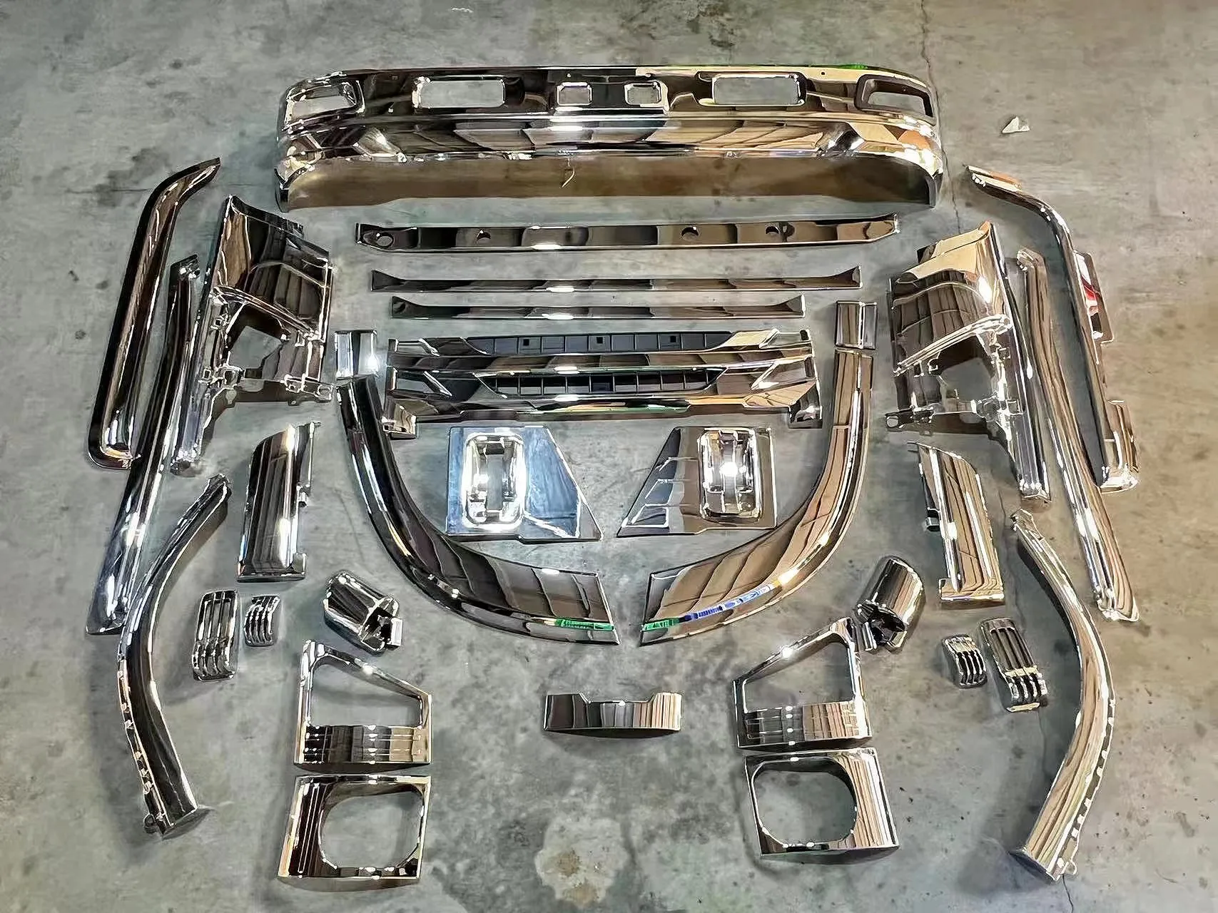 For Mitsubishi fuso CANTER electroplated chrome-plated corner body parts.