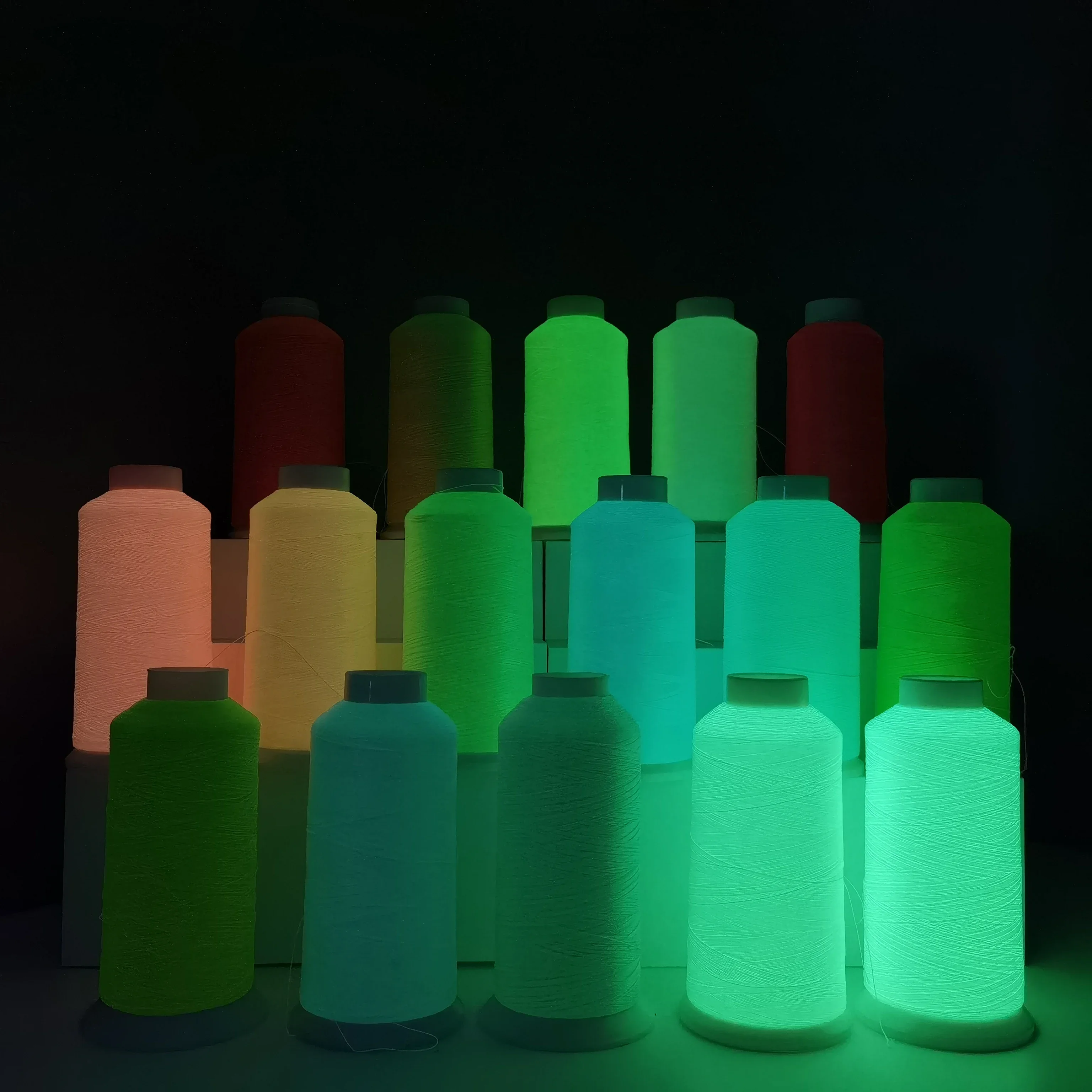 1 pz 150D ricamo luminoso filo per cucire Glow In The Dark macchina da cucire fili per cucire fai da te accessori fatti a mano forniture artigianali