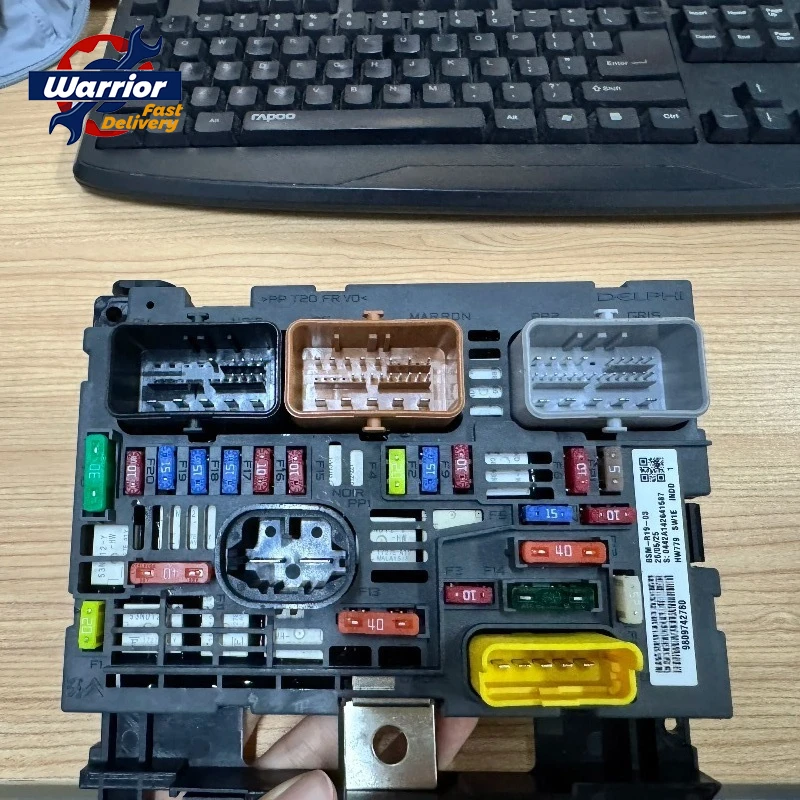 

Блок предохранителей под капотом двигателя, блок BSM 9675877980 9675879380 9809742680 R02 = R19 6500HK 6500HG для Peugeot Citroen