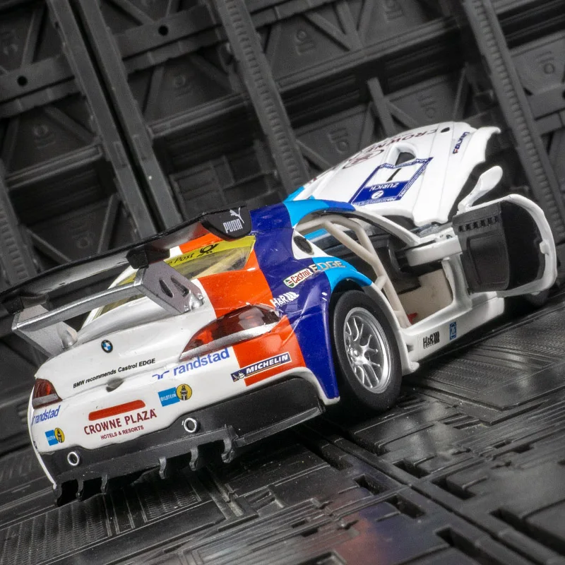 CCA 1:32 BMW Z4 GT3 カーモデル ラリーカー プルバック音響光学子供のおもちゃのドアとフードは細かい仕上がりを開けられます