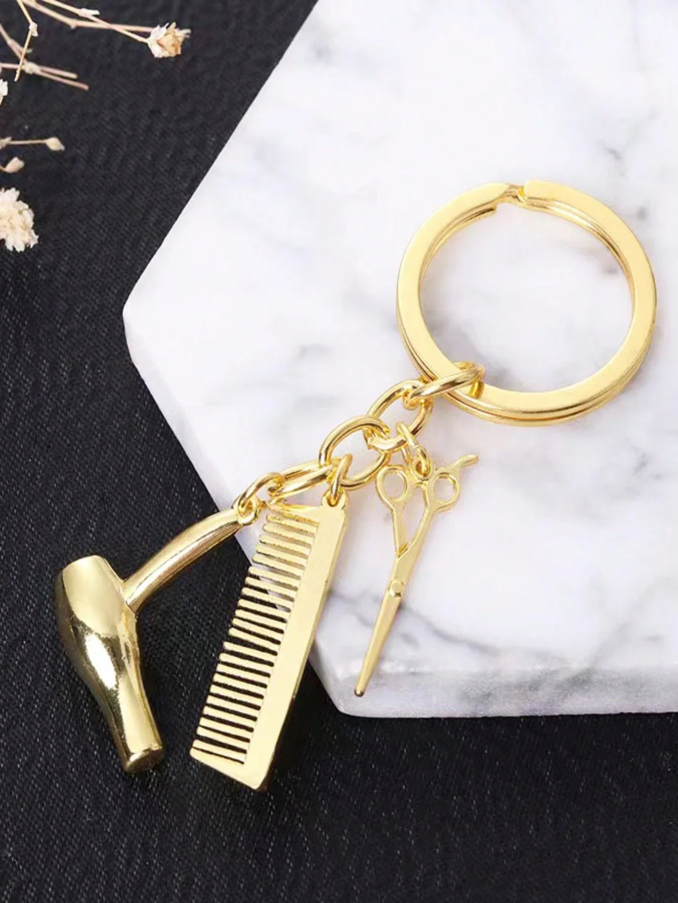 Llavero con forma de tijeras de peluquería, secador de pelo y peine, color dorado, estilo DIY, accesorio para coche, colgante para bolso, regalos Y2K góticos y bonitos para la escuela, para madre, padre, graduación y profesor