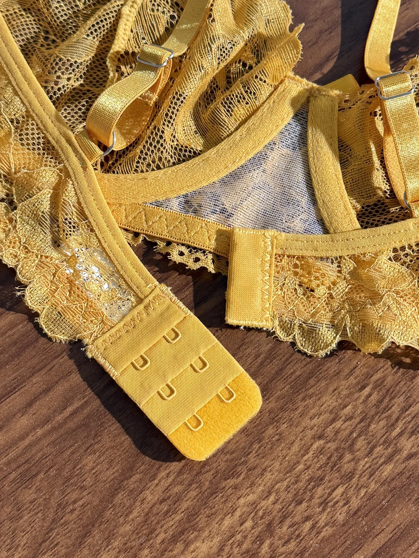 Gelbes Spitzen-Blumen-Damen-BH-Set, ultradünn, 2-teiliges Kombi-Set mit BH und Unterwäsche für bequemes Tragen als Unterwäsche. – Detail 4