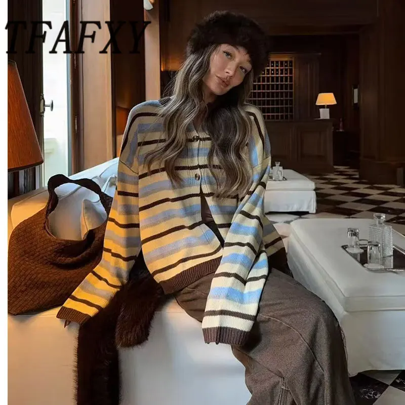 TFAFXY 2026 Frühling Neue Damenmode Gestreifter Strick-Cardigan Pullover Langarm Elegante Schicke Strickwaren Oberteil