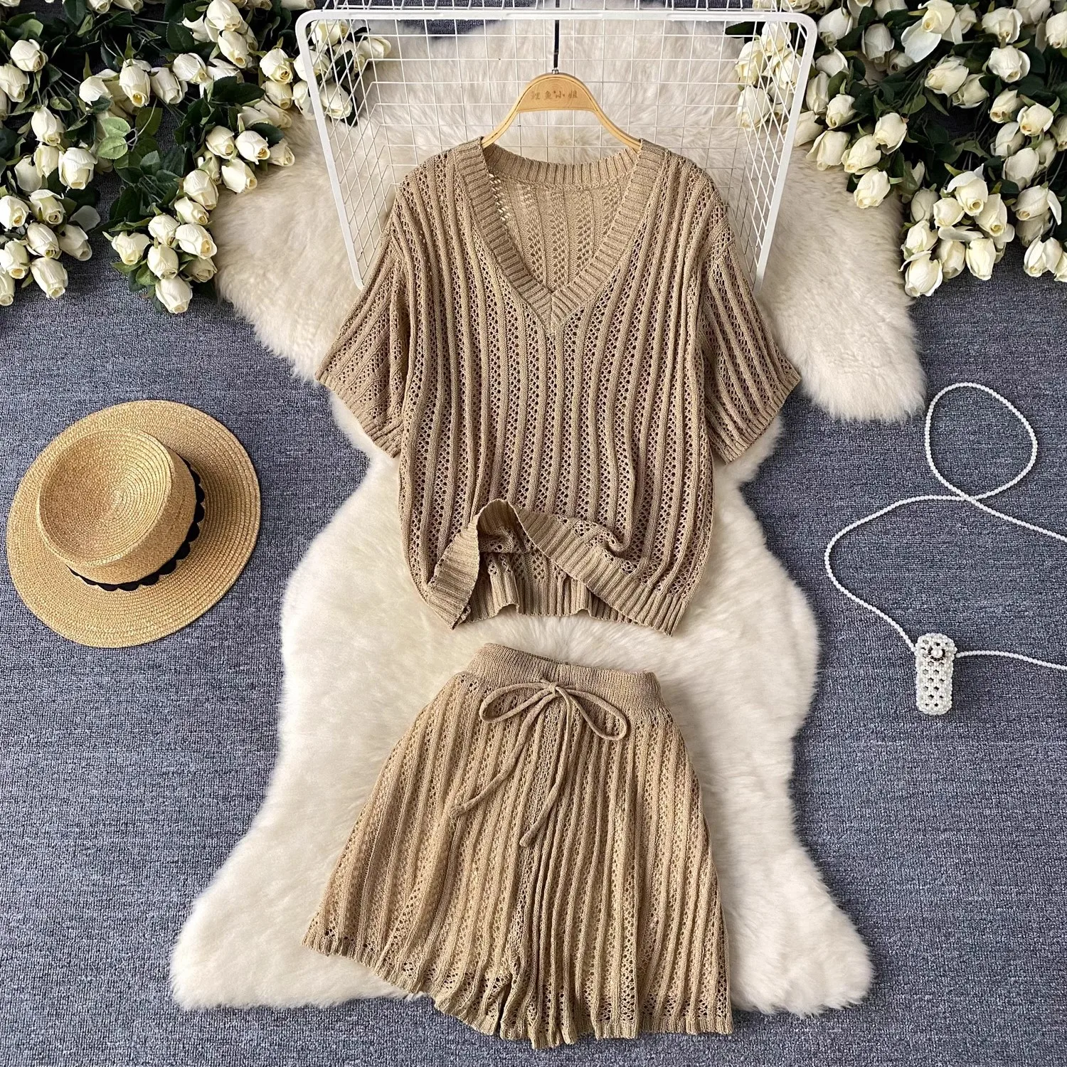 

Knitted Two-Piece Set Loose V-Neck Short-Sleeved Knit Top + High-Waisted All-Match Shorts Knit Top High-Waisted Shorts Suit