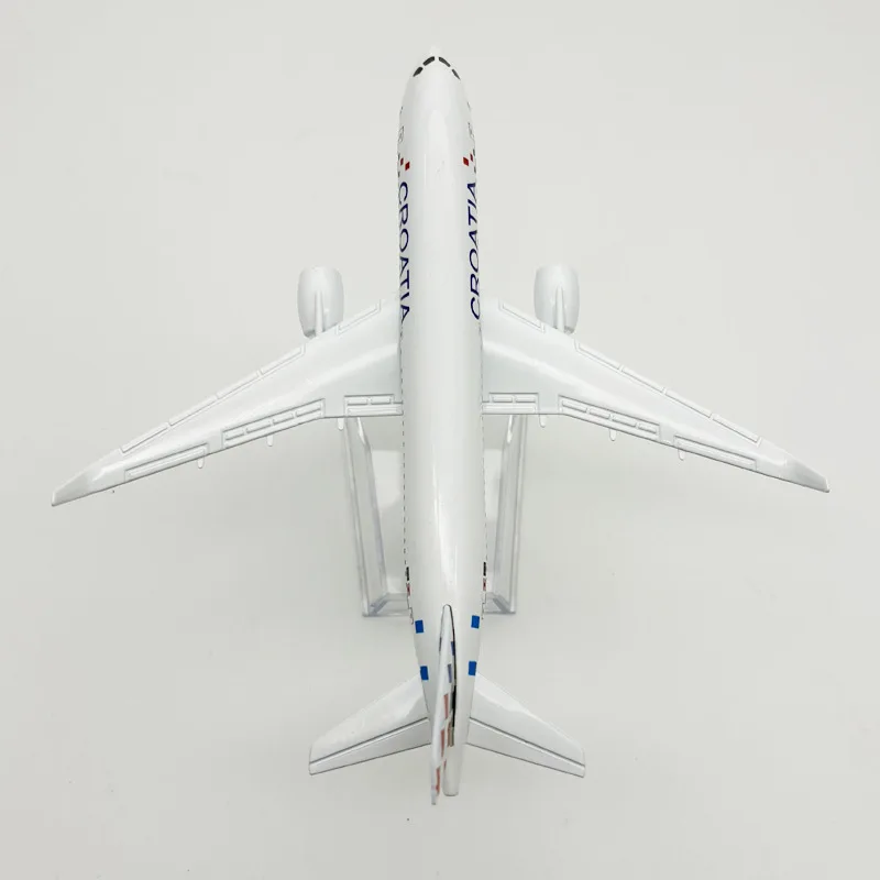 เครื่องบินจำลองโลหะขนาด 16 ซม. รุ่น A220 สายการบินโครเอเชีย ของเล่นเครื่องบินแบบหล่อขึ้นรูปพร้อมฐานตั้งโชว์ ของที่ระลึกสำหรับเด็ก