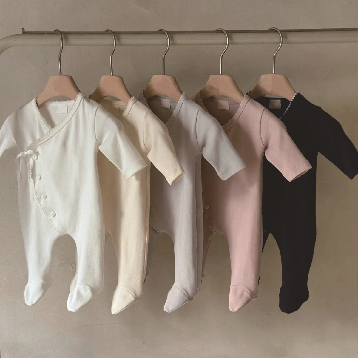 2026 Autumn New Baby Long Sleeve Foot Wrapped Romper Cotton Infant Boy Girl Solid Pantyhose Jumpsuit Newborn Clothes 0-24M