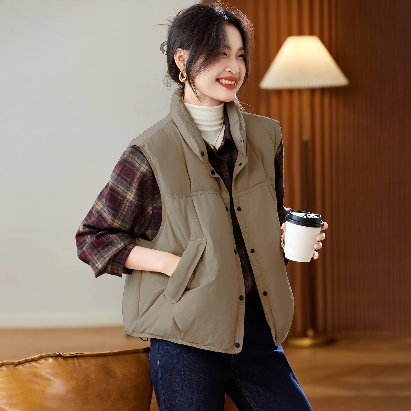 

Новый осенне-зимний женский жилет, короткое теплое стильное пальто свободного покроя с воротником-стойкой, жилет на белом утином пуху