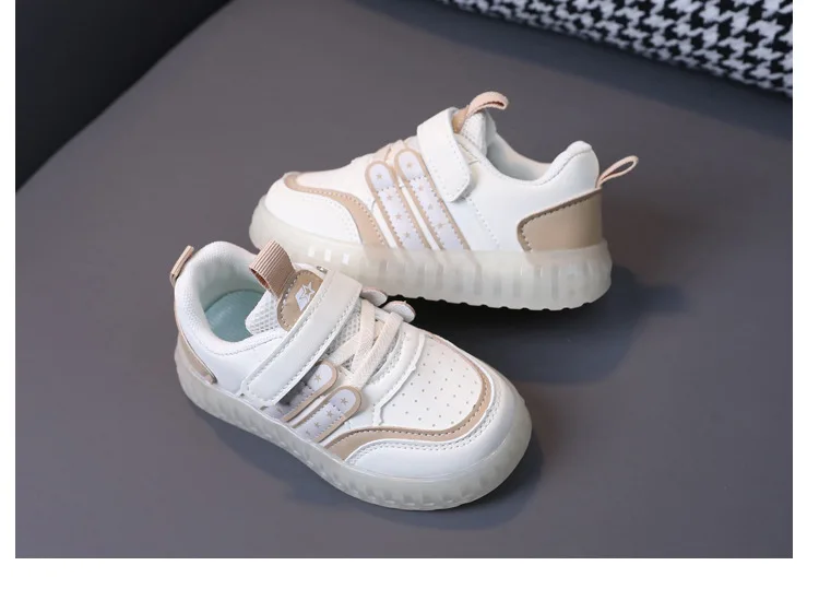 2024 New Fashion Kids Shoes Children Non-slip Sneakers Boys Girls Casual Sport Shoes Student Flats Soft Sole LED Lights Shoes