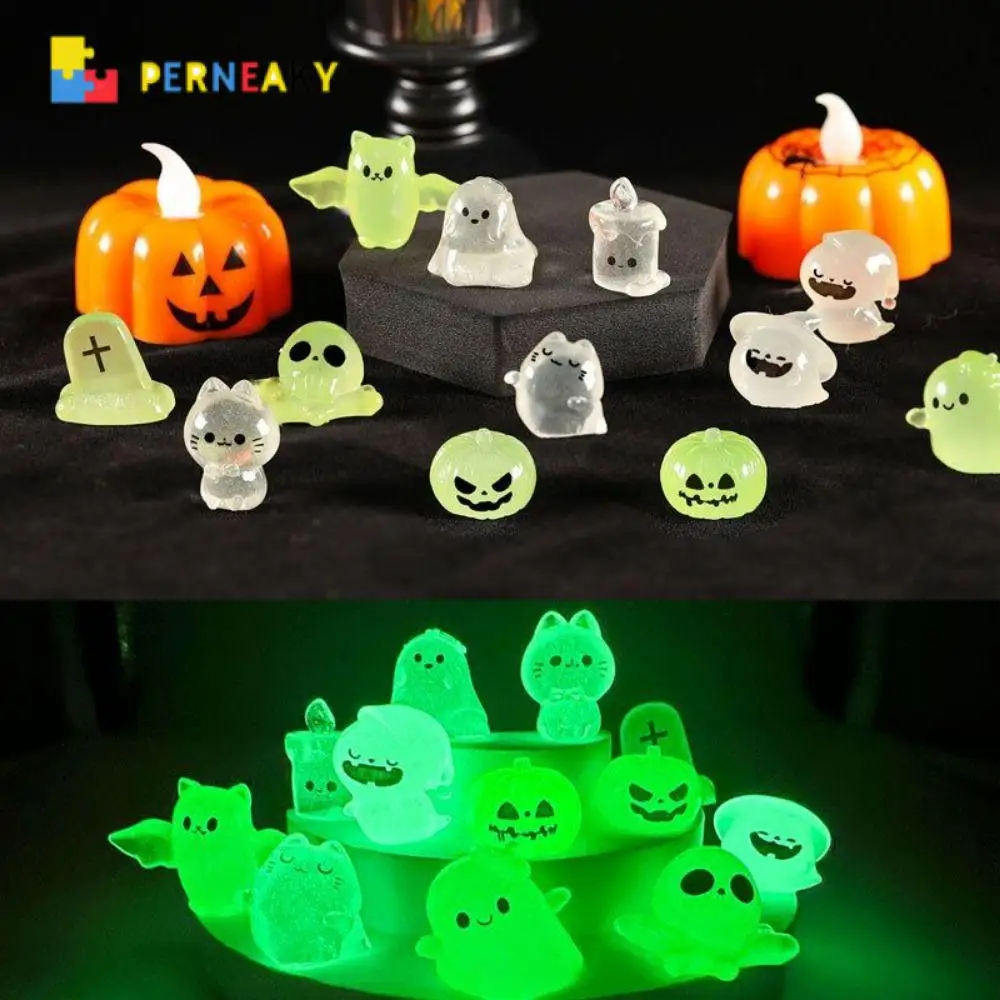 

Mini Luminous Figures Mini Cat Ghost Pumpkin Bat Skull Candle Glow in Dark Micro Landscape Miniatures for holiday Halloween