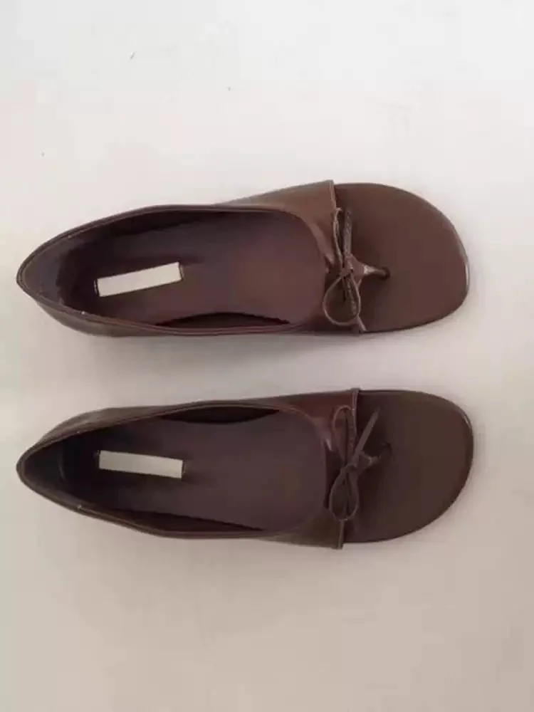 

Women's Leather Thong Sandals with Bow Detail Square Toe Flat Flip Flops Minimalist Casual Footwear for Summer Daily Vacation