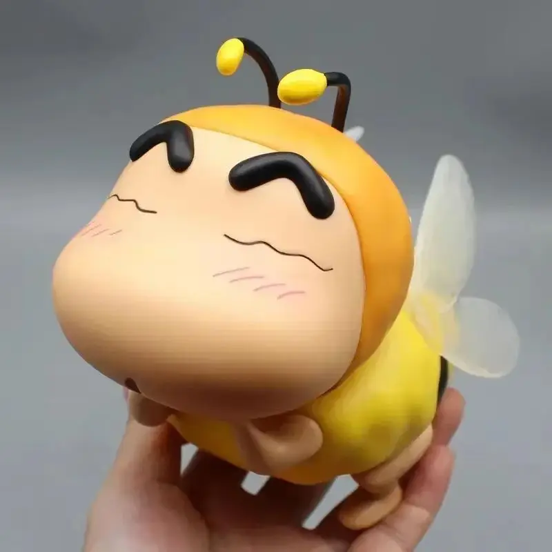 Nowa kredka Shin-Chan Cos Bee Figurka akcji Zabawki Anime Shin Chan Figuras Kawaii Doll Collection Model Gk Statuetka Dekoracja Prezent