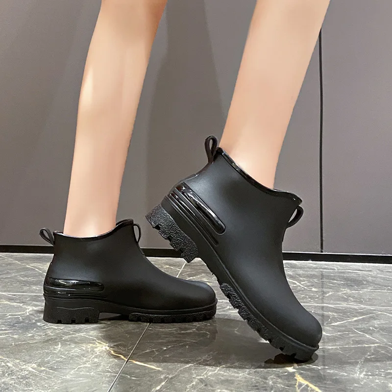 Chelsea New Short Fashion Rainboots for Women Outdoor 2024 Low Cut Thick Sole Four Seasons Non Slip Couple Waterproof Rain Shoes