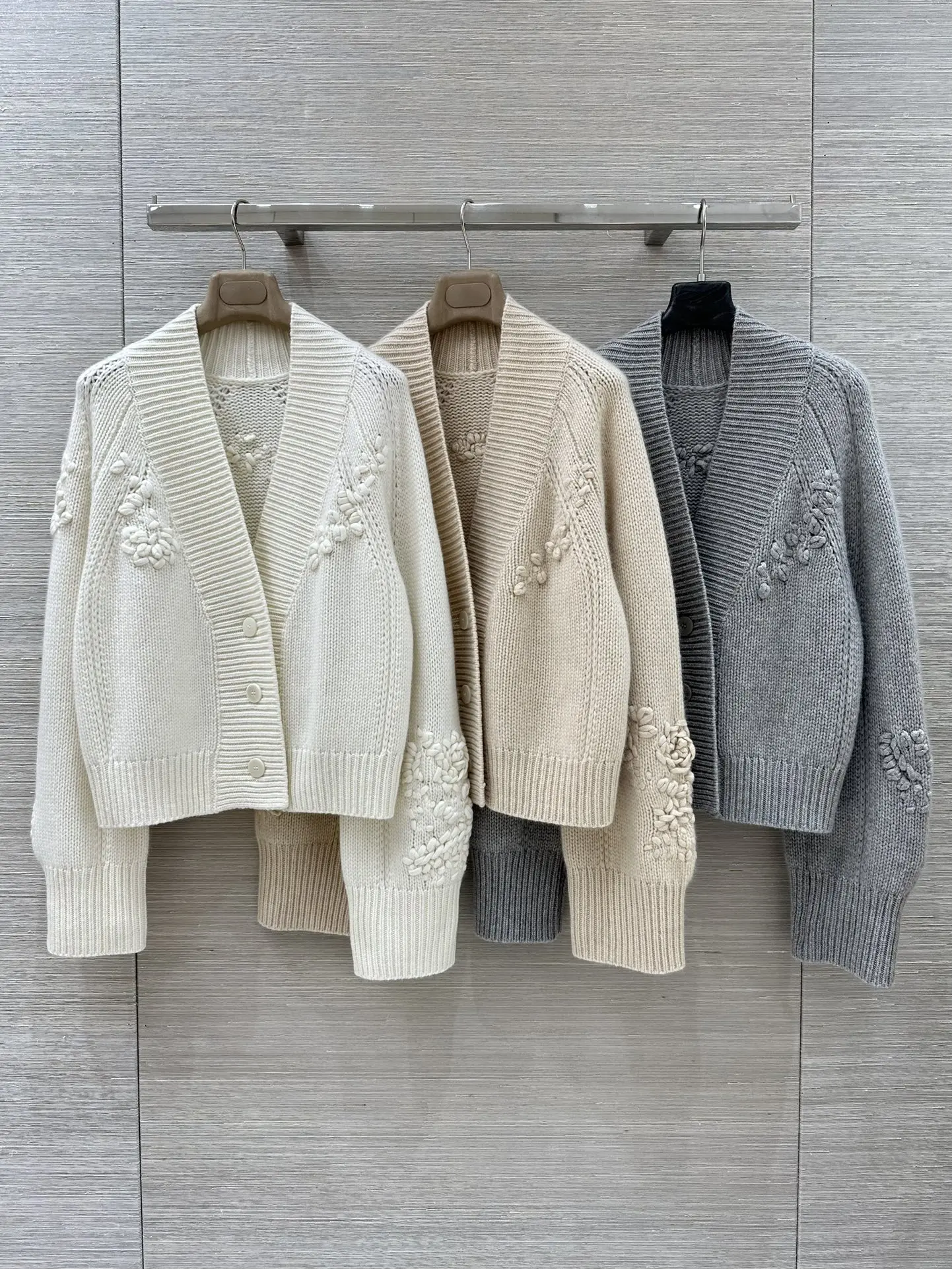 

100% Cashmere Women 3D Embroidery Sweater Early Spring 2026 V-Neck Long Sleeve Single Breasted Elegant Ladies Knitted Cardigan