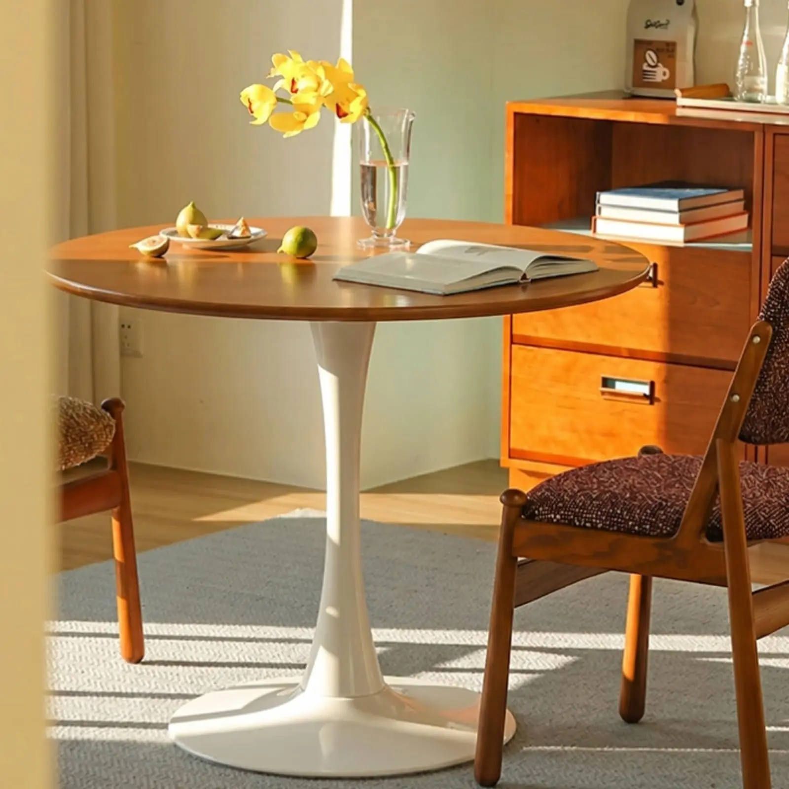 Mid-Century Modern Small Dining Table, Round Seating 4 People, Features a Sturdy Metal Base, Suitable for Kitchens