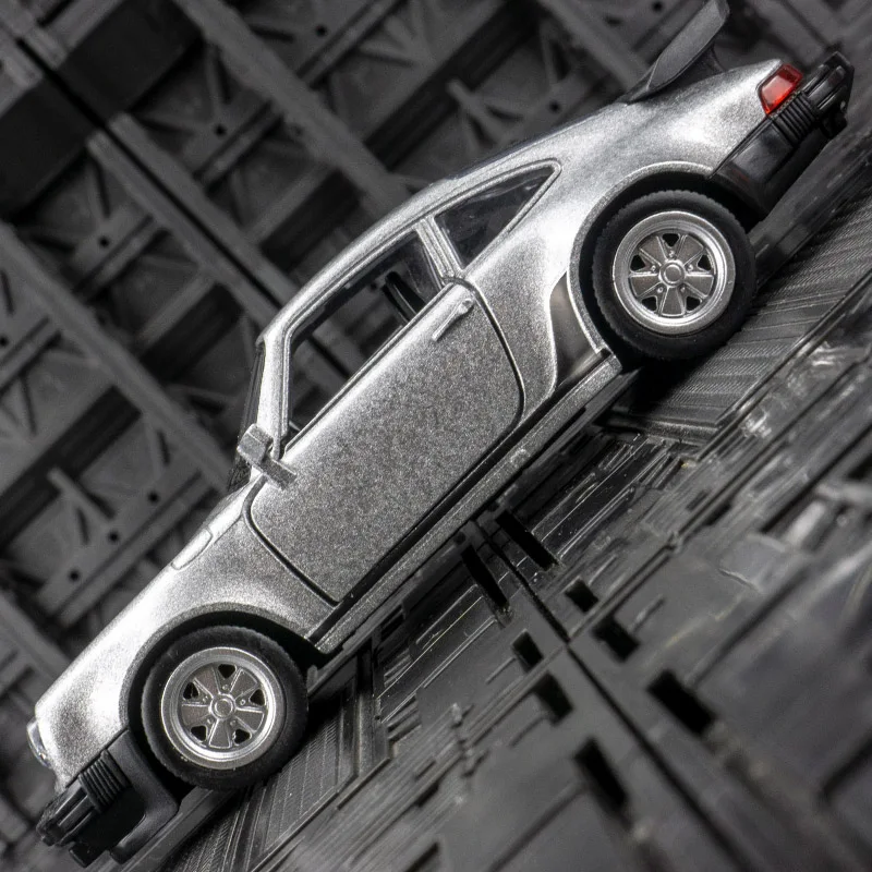

1:36 simulation Porsche 911 Turbo 1978 Alloy Car Model two doors on both sides that can be opened Vintage vintage car model