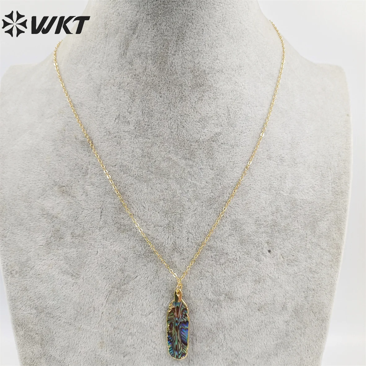 WT-N1034 WKT New Necklace Natural Abalone Shell Feather Shaped Pendant With Gold Trim Women Fashion Trend Sale