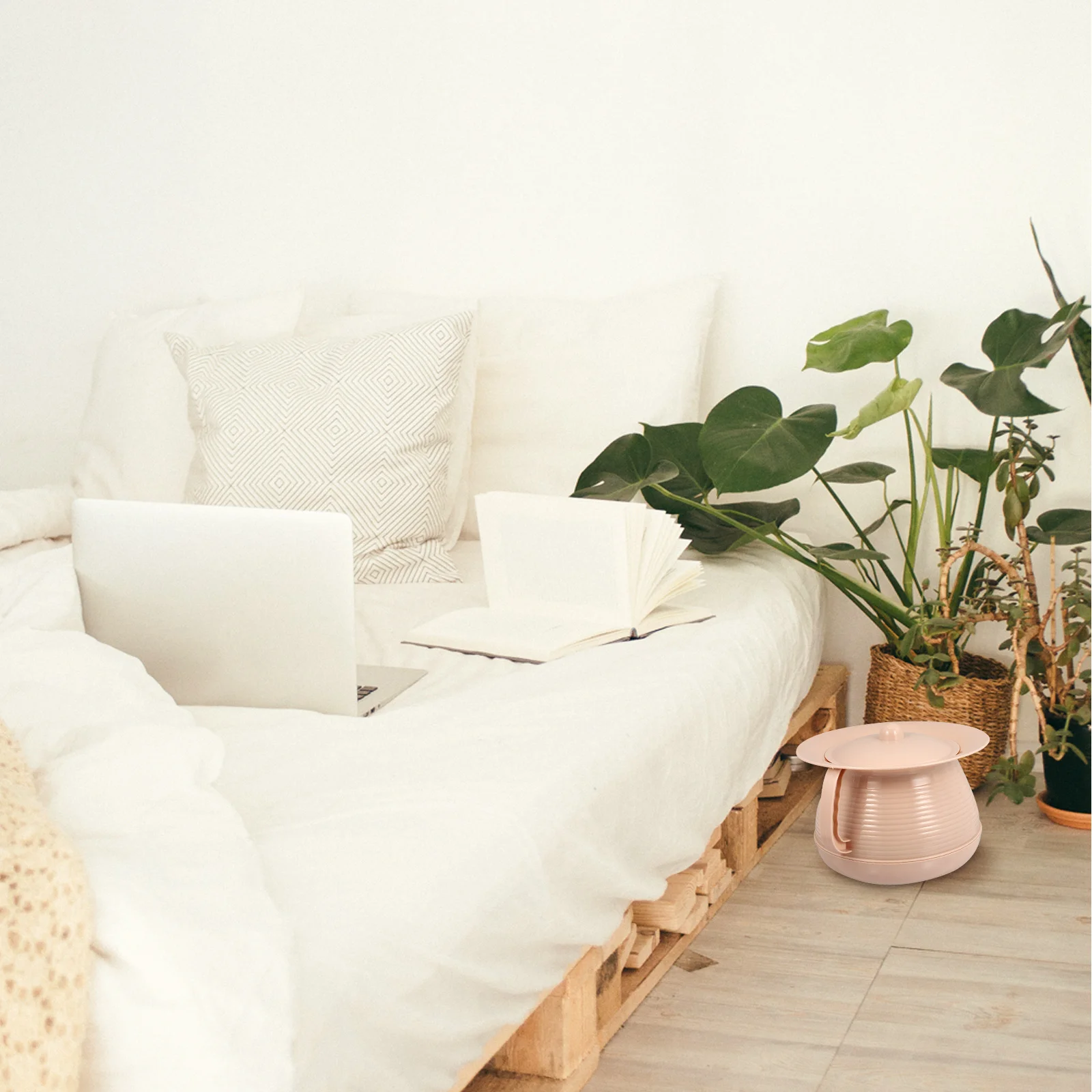 

1pc Portable Bed Pan Household Spittoon For Elder Adult Night Use Plastic Urinal Pail Convenient Urine Container