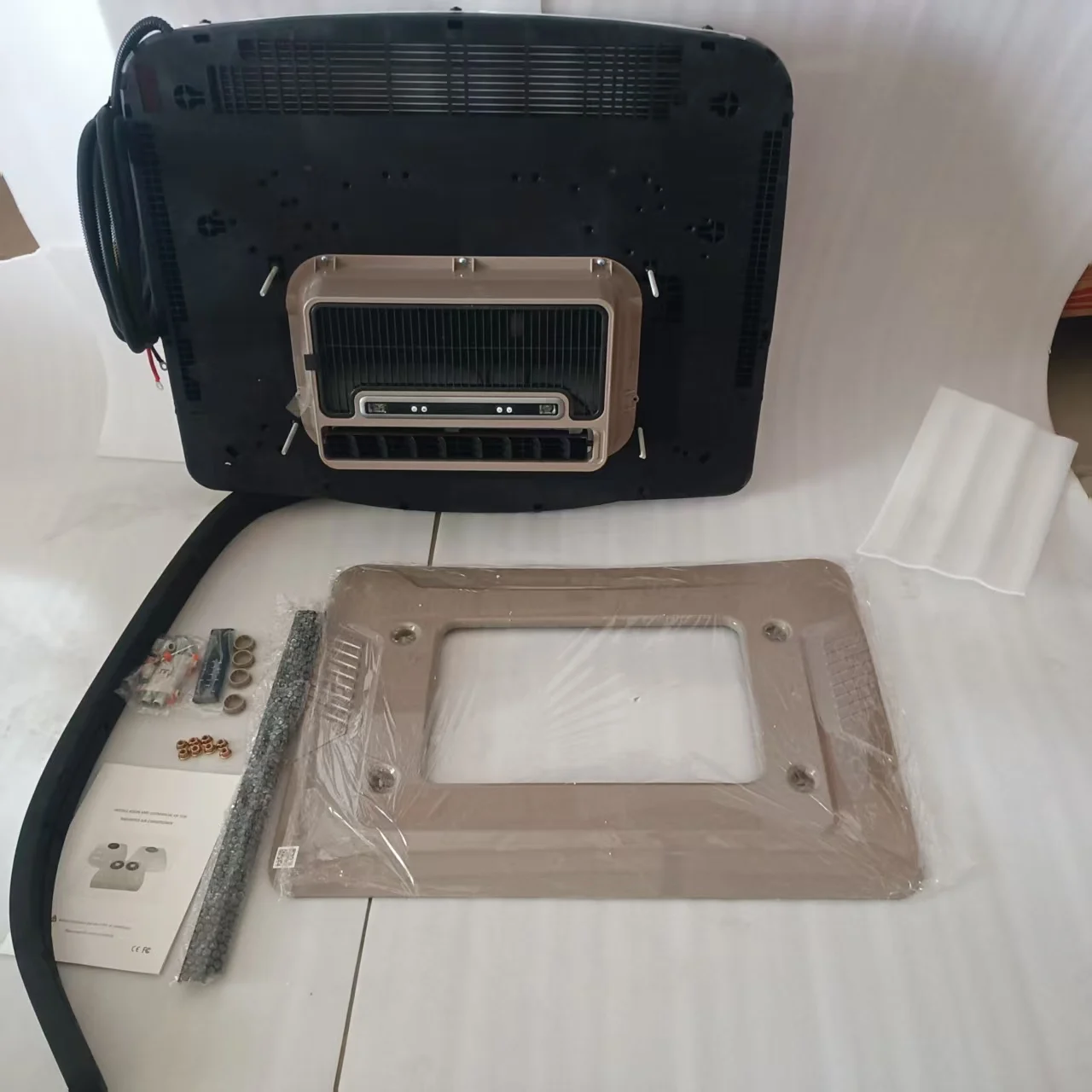 Hoge kwaliteit 12V RV Truck Caravan Dak Airconditioner Inverter Auto Parkeereenheid